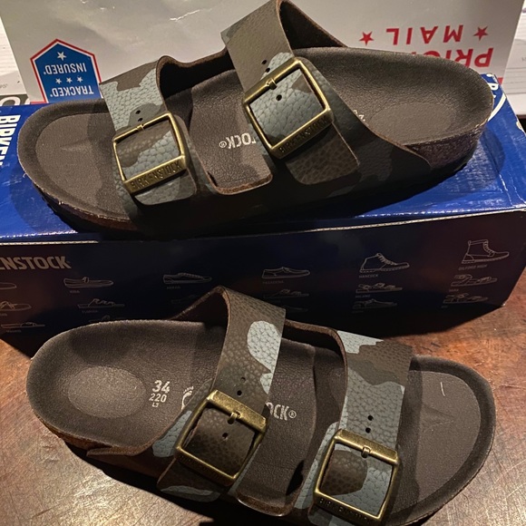 Birkenstock Other - Birkenstock Arizona kids camo 3 narrow new